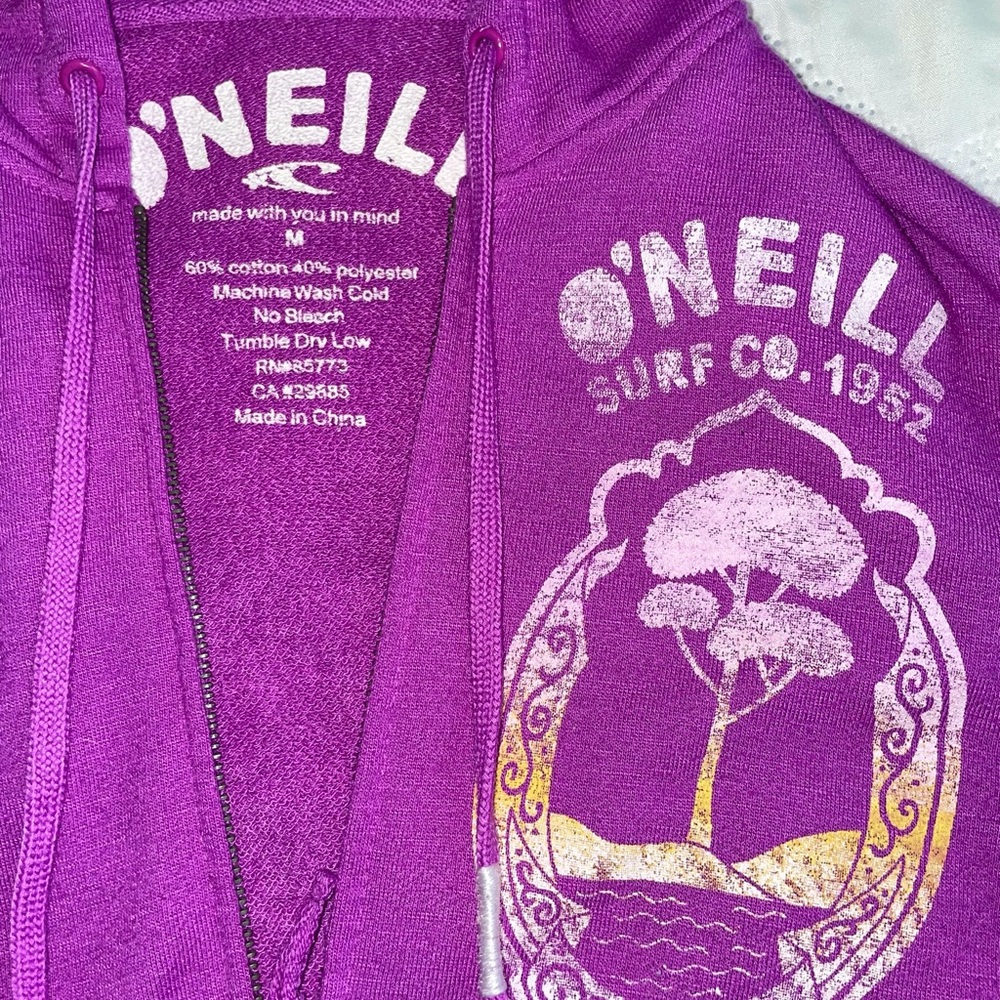 Gently worn O’Neill zip up long sleeve hoodie.